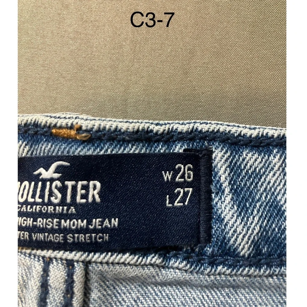 Hollister Ultra High Rise Mom Jean Light Wash Distressed Denim Womens Size 26x27 - Picture 3 of 4